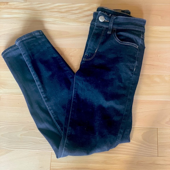 Dark blue denim American Eagle skinny jeans.